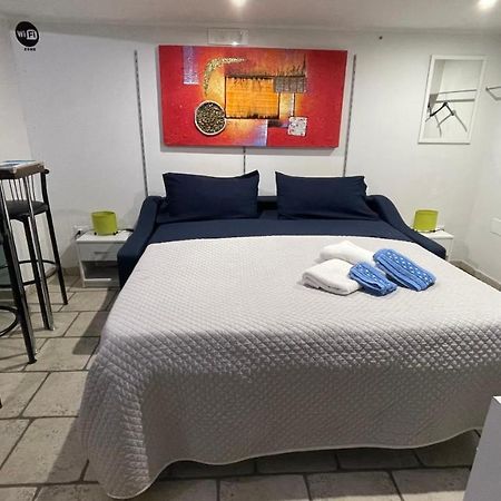 Loft 24 Bed & Breakfast Brindisi Bagian luar foto