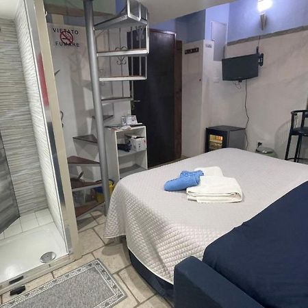 Loft 24 Bed & Breakfast Brindisi Bagian luar foto