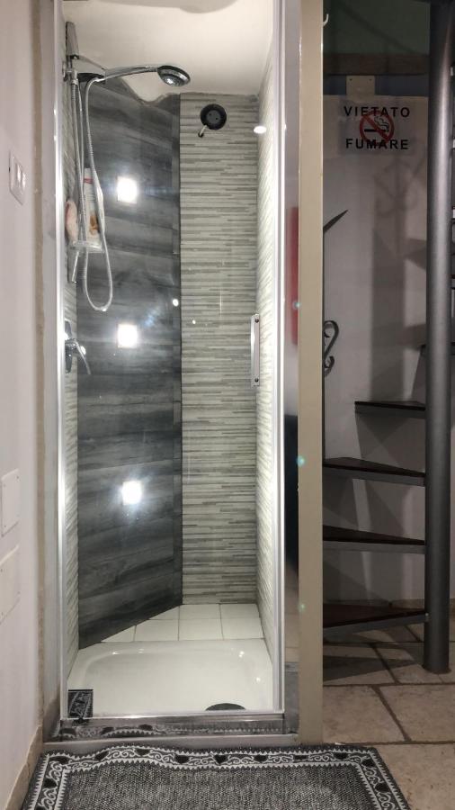 Loft 24 Bed & Breakfast Brindisi Bagian luar foto