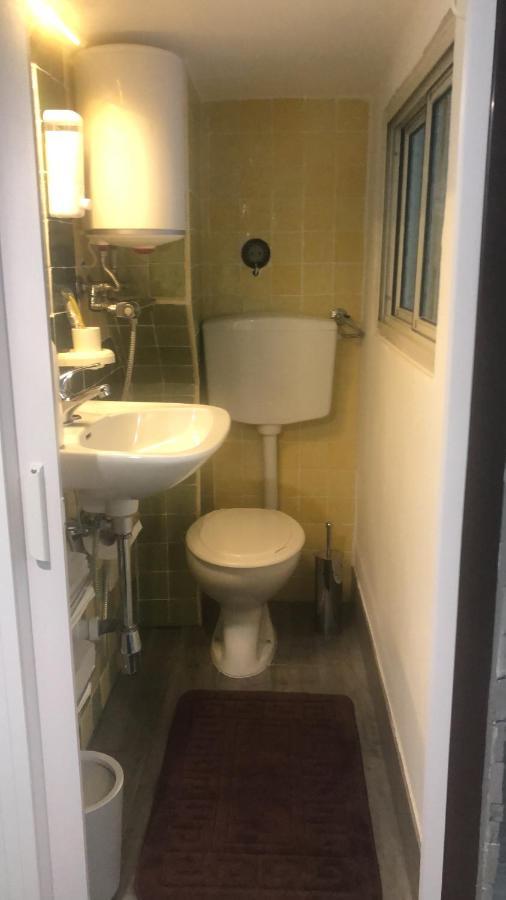 Loft 24 Bed & Breakfast Brindisi Bagian luar foto