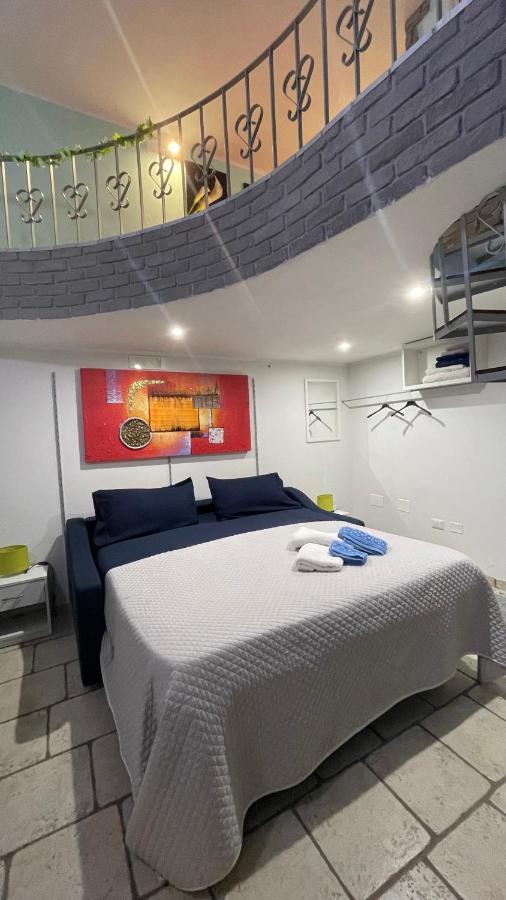 Loft 24 Bed & Breakfast Brindisi Bagian luar foto