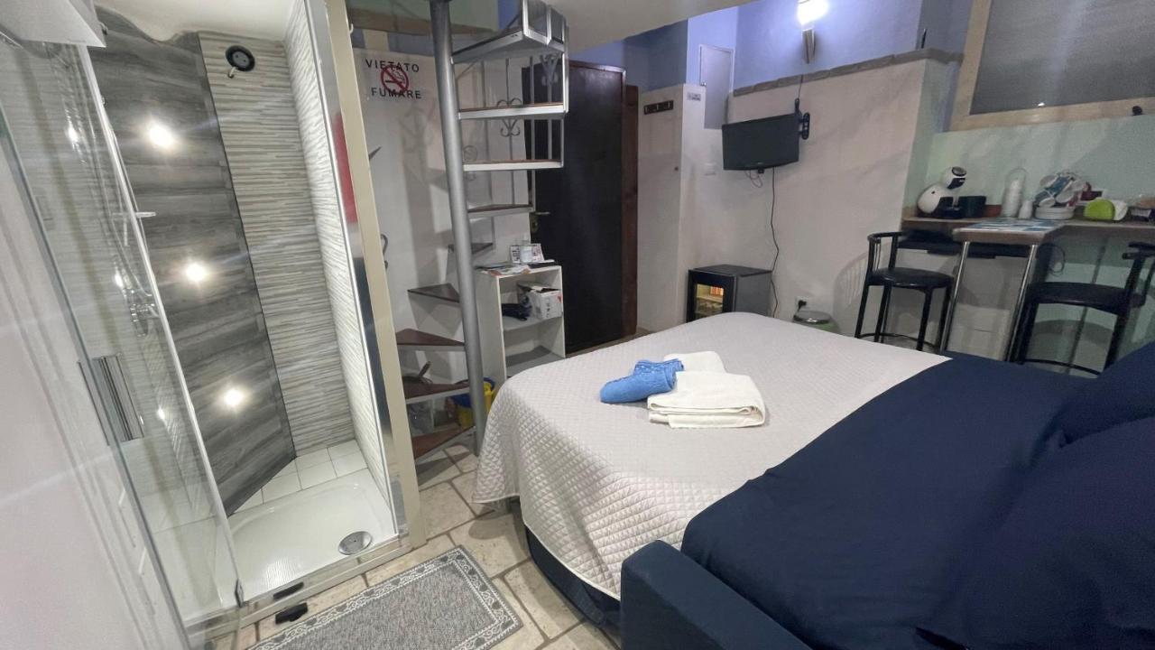 Loft 24 Bed & Breakfast Brindisi Bagian luar foto